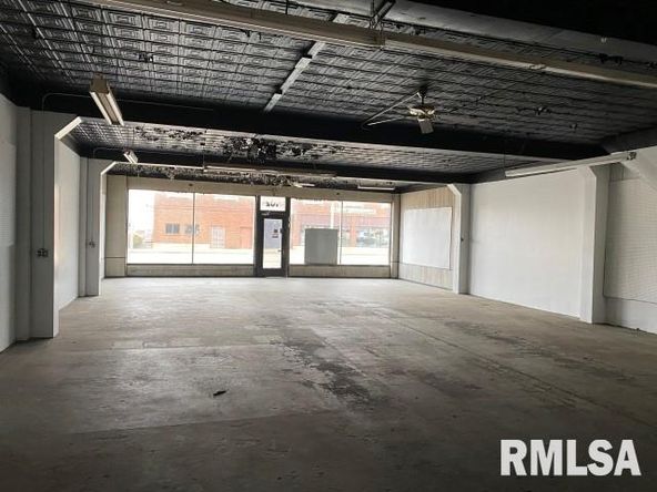 154 W Main St, Galesburg, IL 61401